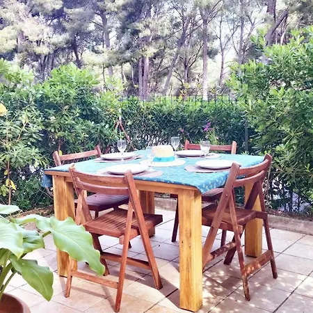 דירה With A Large Tree-lined Terrace
